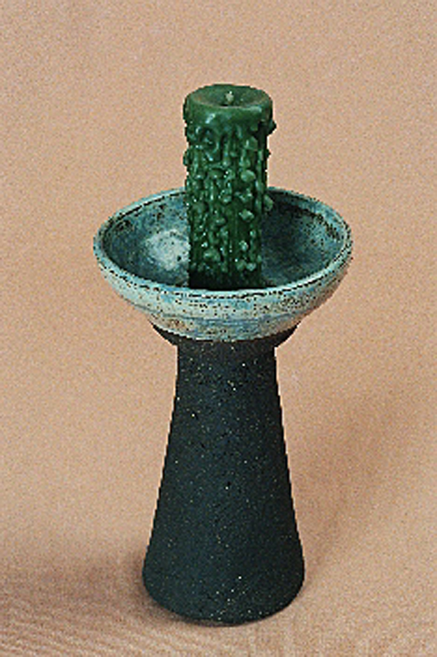 CANDELABRO PIE ALTO GRES NEGRO tamaño 24x12 cms. (pieza única)
