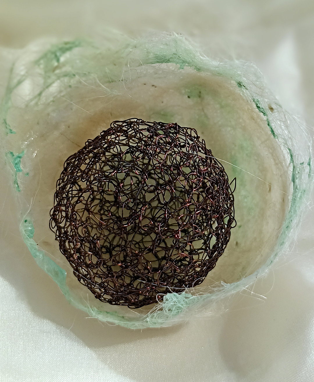 NIDO 1 composición cabo de metal tejido en capsula de pelo de cabra