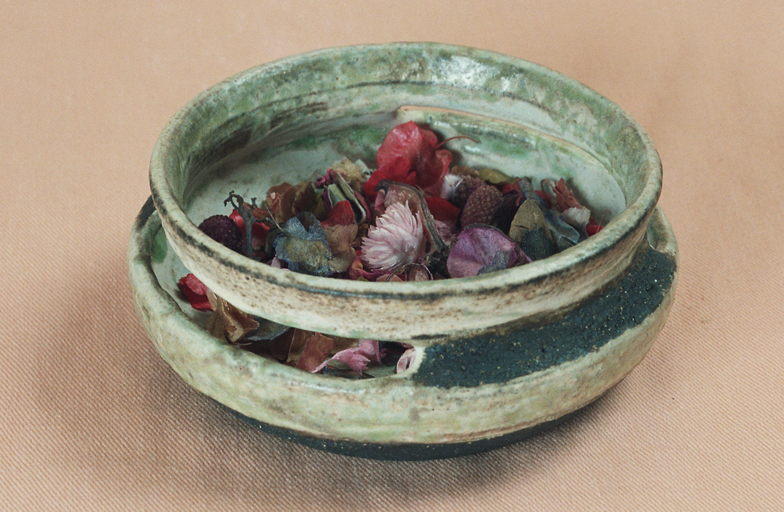 CUENCO AEREO PEQUEÑO gres negro 10x6 cms. 1300º colección privada